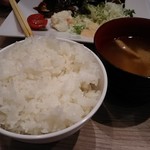 肉屋の台所 - ご飯(大盛100円増し)、味噌汁セット 350円