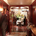 アピシウス - スタッフのお出迎え