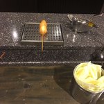 神戸亭 - キャベツはおかわりもらえます☆
      どこもピカピカ！