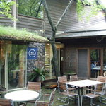 エンボカ 軽井沢 - 緑がいっぱいの中庭