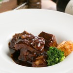 Tender beef simmered over a long period of time with the scent of red wine, stewed in a special demi sauce
