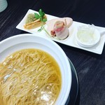 麺創房LEO - 限定Ｂ: 黄金天然塩ハイブリッド930円 