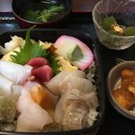 鯛八鮨 - ランチ　海鮮丼　１０８０円　(2018/02)