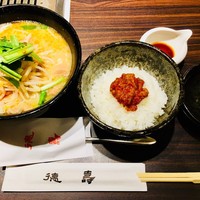 徳壽 はなれ - もつ煮ラーメンとチャン玉ご飯！