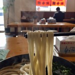 たも屋 - 細めのうどんです。