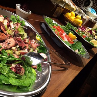 本格ピザで楽しい宴会♪人気メニューが勢揃いのコースをぜひ