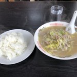 大珉 - お昼の定食  【チャンポン麺とライス】
      ライスはお皿いっぱいの大盛りです。