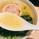 らーめん まる玉 - 黄金色のスープ