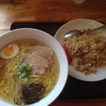 大島 - いりこラーメン、チャーハンセット　900円