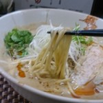 さわだの担々麺 - 白担々麺の麺