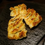 鶏料理ひとりひとり - な、なんと焼き餃子(笑)