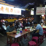 江蘇老趙刀切麵 - 仕事帰り、みんな笑顔。