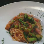 パスタピッコラ - ベーコンと青菜のトマトソースパスタ