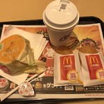 マクドナルド - 朝の食事はこれで
            エッグマックマフィンセット＝３５０円
            ハッシュポテト＝１２０円←追加