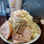 かじろうramen7 - ラーメン小700円、野菜、あぶらマシマシ