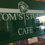 TOM'S STUDIO - 