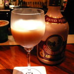 バー オープンドア B2 - バーテンダーさんが「ノリで買った」という、ウイスキーペシェと森永牛乳を使った１杯