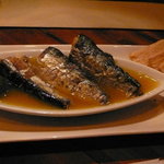 バー オープンドア B2 - チーフ自慢のふっくらオイルサーディン。マティーニと好相性の一品だ