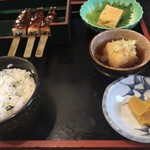 蕎麦割烹　黒帯 - 菜飯田楽、出汁巻と揚げ出し豆腐が付く