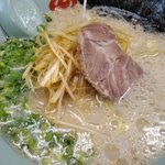 山岡家 - 朝ラーメン（脂少なめ・白髪ネギ・アップ）