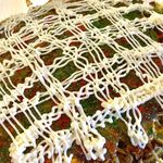 お好み焼き 八昌 - そのあとマヨネーズでデコレーション。