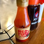 お好み焼き 八昌 - 大将が『辛いよ』と言うので、試しに使ってみることにした。