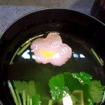 輝寿司 - ワカメと三つ葉のお吸い物♬お寿司屋ｻﾝの美味しいお吸い物ってカンジ♡