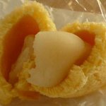 和菓子処杉山 - 白餡をスポンジケーキで巻いた菊花巻