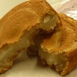 和菓子処杉山 - 「四方館」は胡麻の風味の、こし餡、つぶ餡、麦の香りの白餡の3種