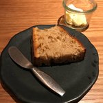 ラ・ボンヌターブル - パン、バター。