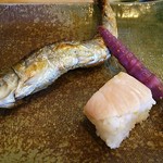 ひろもと - こちらはさすの押し寿司。
