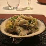 カーサ・デル・チーボ - わさび菜のバニェットヴェルデで和えた北寄貝のタルターラ