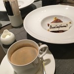 ブルガリ イル・カフェ - コーヒーとケーキ