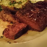 Hy's STEAKHOUSE - 肉の断面(18-02)