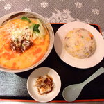 満園 - 坦坦刀削麺と半チャーハン(800円）