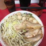 ラーメン二郎 - 小豚ウズラ、生卵  野菜少なめ脂マシ