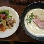 コジーナ邸 鶏白湯ラーメンと豪快な居酒屋料理＆鍋 - 白ラーメン ランチセット