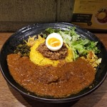 SPICY CURRY 魯珈 - 限定カレー 辛口！薬膳黒ビーフカレーのろかプレート