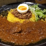 SPICY CURRY 魯珈 - 限定カレー 辛口！薬膳黒ビーフカレーのろかプレート