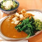 もつ千 赤坂本店 - カレーライス(300g)+ほうれん草トッピング 
                                600円
                                サラダ 100円