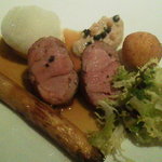レ セゾン - 11.6.4乳飲み仔羊背肉のベーコン巻きとホワイトアスパラガスのロースト