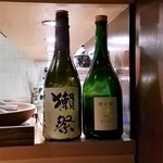 れくら - カウンターにはお酒が