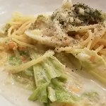 料理家バル Ari's (アリーズ) - サーモンとレタスです