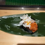和食と立喰い寿司 ナチュラ - 毛蟹とウニ一盛り軍艦 540円
