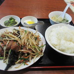 隆昌美食 - ニラレバー　650円