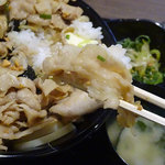 伝説のすた丼屋 - ガリバタすた丼（味噌汁・生卵付）704円税別＋肉増し139円税別