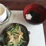 海さくら - サラダ、茶碗蒸し、お吸い物。