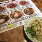 ランチメニューとサラダ