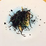 リストランテ ナカモト - サワラ、発酵と炭化の玉ねぎ
      炭化て。炭って。
      玉ねぎの味しまくり⭐︎
      イリュージョンな一品！