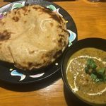 カリーバー・ミルチ - 「チキンコルマ」820円と「チャパティ」320円